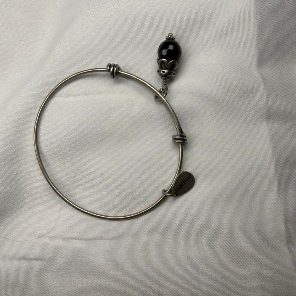 Bella Ryann bangle